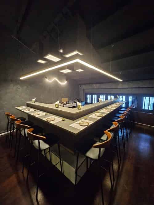 Whole restaurant