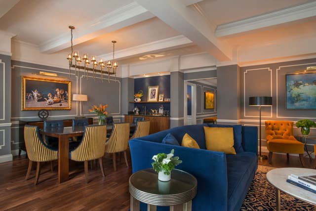 Hollywood Suite