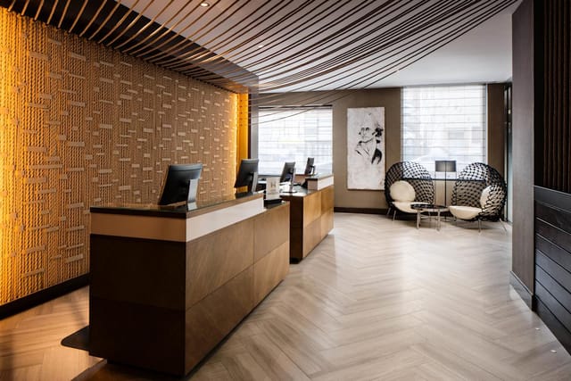 Modern hotel lobby at Hilton Brooklyn, ideal for VIP event registration and corporate arrivals.