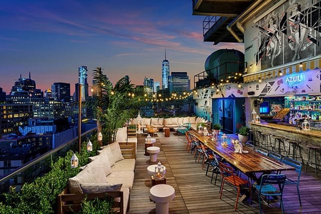 Azul Rooftop NYC: Skyline view at a high-end corporate cocktail reception and networking event.