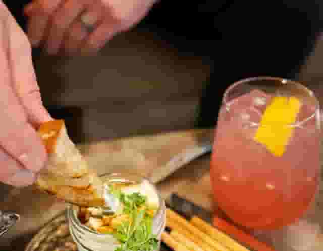 Alcove Bar & Lounge