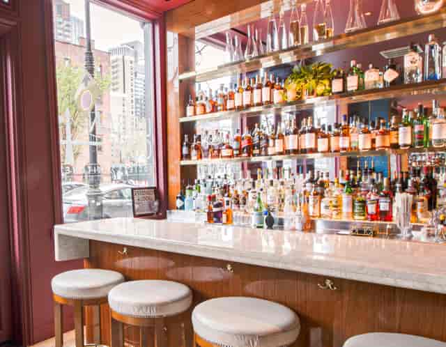 Alcove Bar & Lounge NYC: Upscale venue for intimate corporate receptions and VIP networking events.