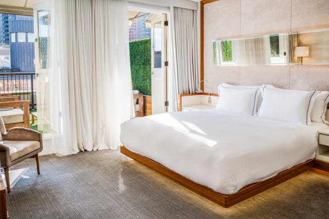 Luxury Signature Suite in NYC Seaport with balcony for VIP events and incentive travel.