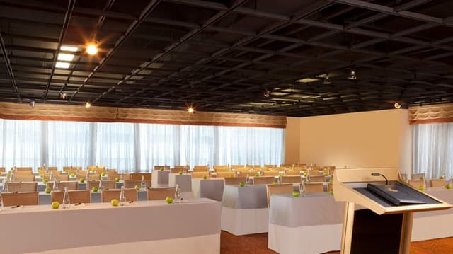 Broadway Meeting Room