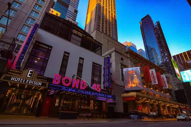 Bond 45 Villa