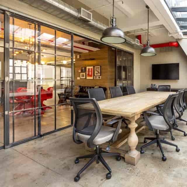 Industrial-chic meeting room with AV setup for creative team sessions and hybrid workshops.