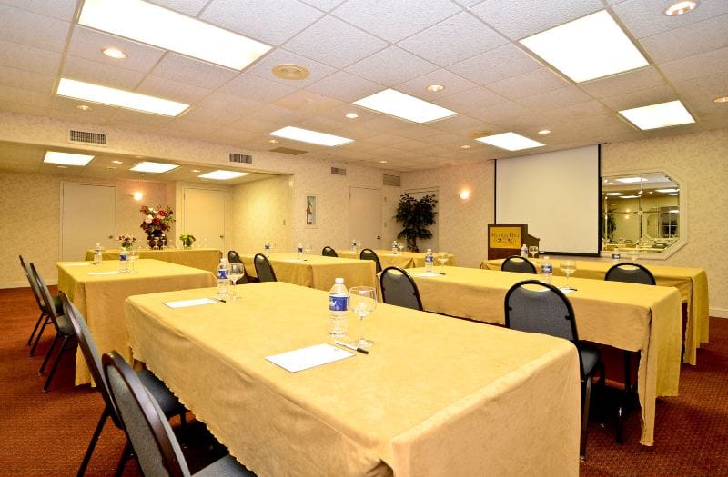 Classroom-style meeting room with projector for corporate training workshops.