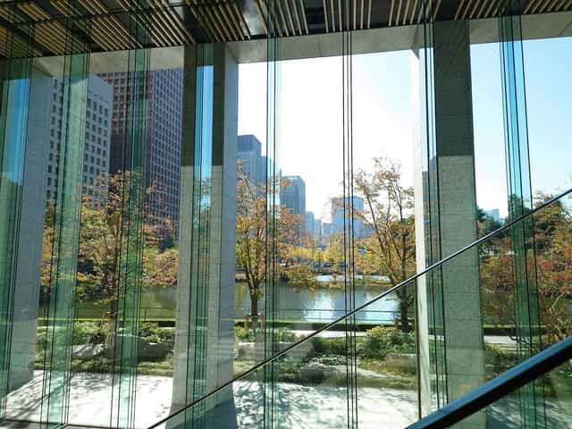 Upscale AP Tokyo Marunouchi foyer with city views for corporate receptions and event registration.