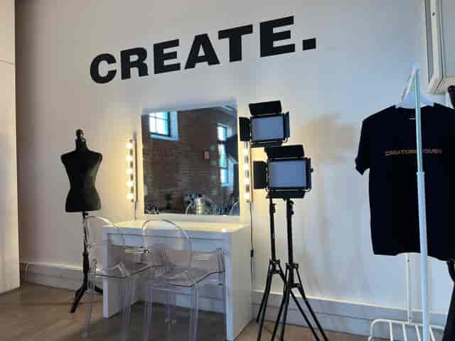 Creators House photography studio: high-impact production zone for influencer event or pop-up.