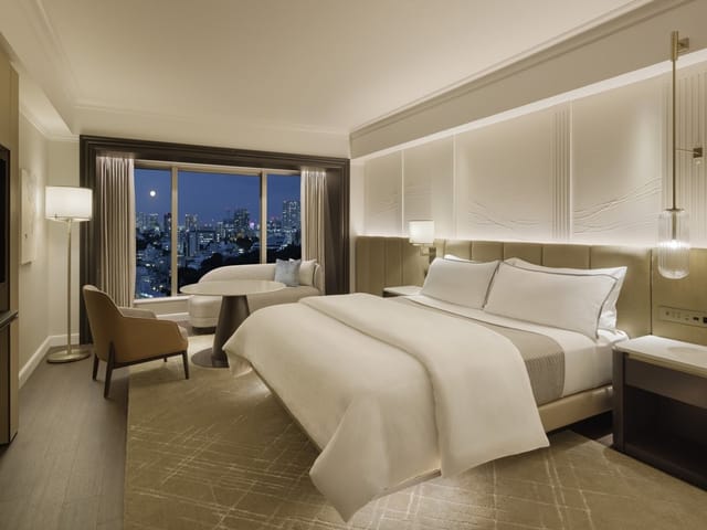 Luxury Westin Tokyo meeting room with city skyline view for VIP business events.