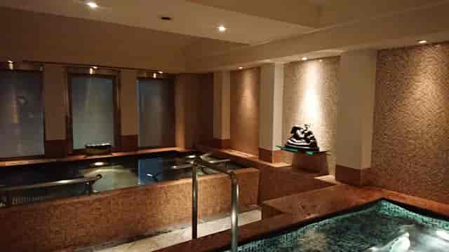 Luxury N. Aquamarine spa pool at The Westin Tokyo for corporate retreats and incentive travel.