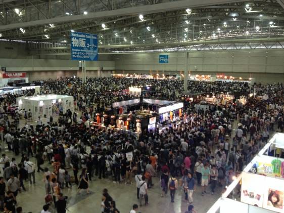 Makuhari Event Hall interior: large-scale consumer expo layout for event planning and management.