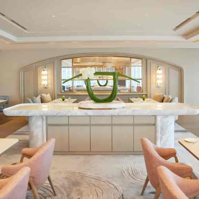 Marble focal point in Salon at SÉZANNE, ideal for executive boardroom lunch and networking events.