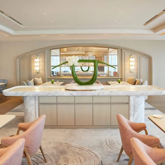 Marble focal point in Salon at SÉZANNE, ideal for executive boardroom lunch and networking events.