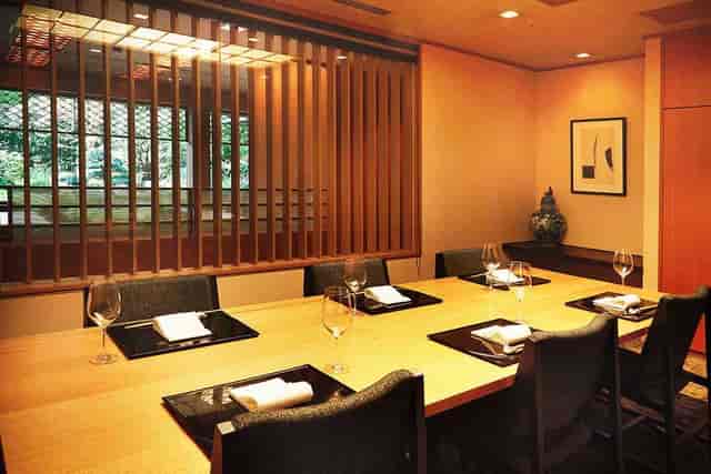 Executive lunch at Unkai Japanese Restaurant featuring sophisticated Japanese-inspired boardroom.