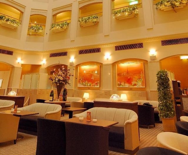 Ginza Creston luxury hotel lounge for B2B networking and corporate client meetings.