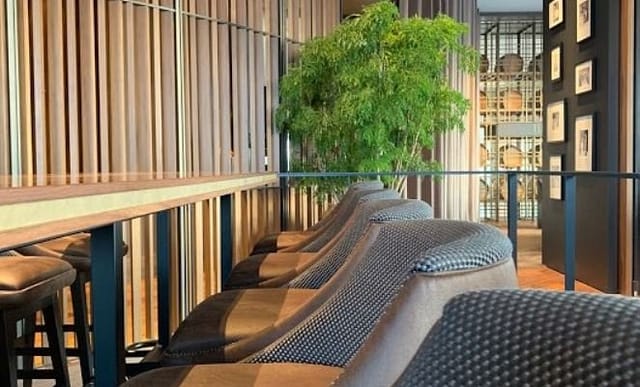 Bellovisto cafe bar with high-top seating, ideal for corporate networking and event workshops.