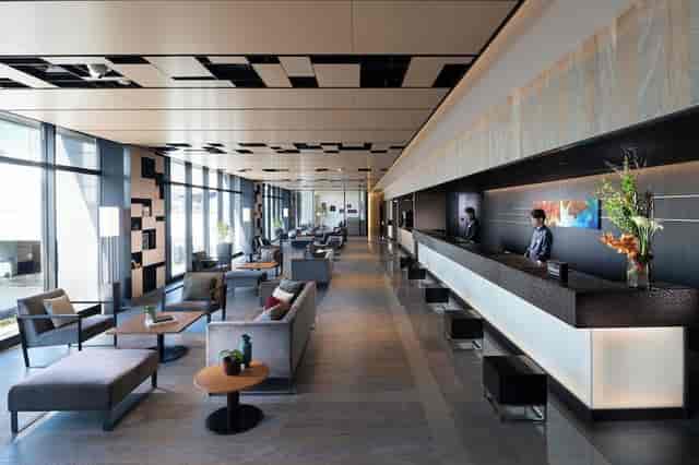 DoubleTree Tokyo Ariake modern lobby for professional event networking and breakout sessions.