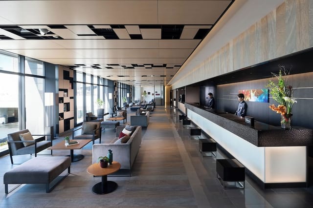 DoubleTree Tokyo Ariake modern lobby for professional event networking and breakout sessions.