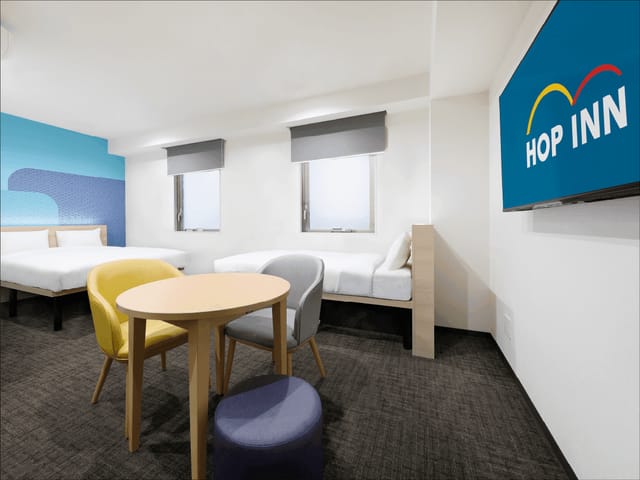 Room Sienna Tokyo Hub: Budget-friendly multi-use corporate room for business meetings or events.