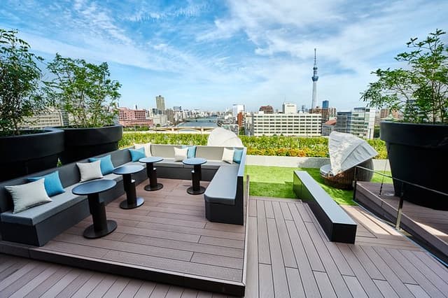 Terrace & Lounge