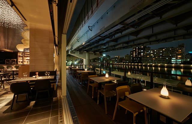 Restaurant & Bar