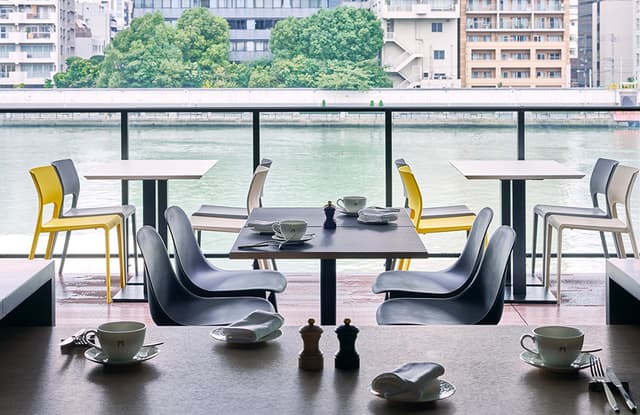 Restaurant & Bar