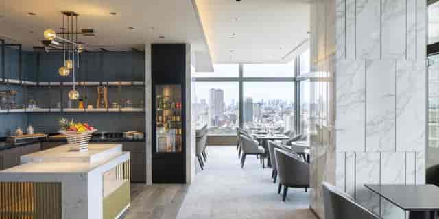 Club InterContinental Tokyo: sophisticated marble event space for executive meetings and networking.