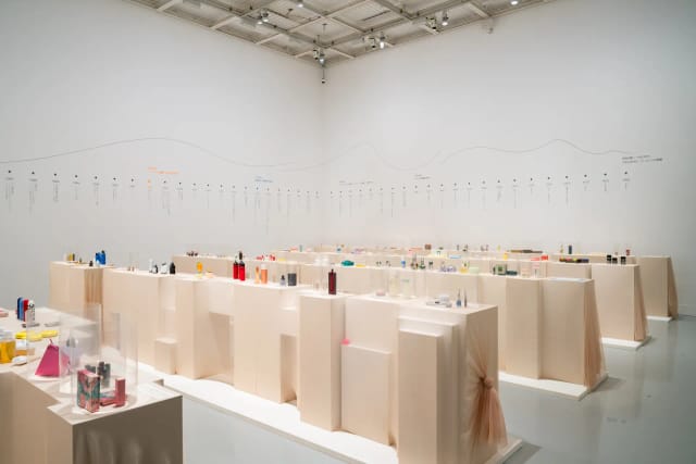 Minimalist Shiseido Gallery exhibition with tiered product displays for trade shows and events.