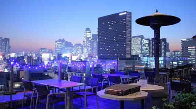 Rooftop bar at Shinjuku Granbell Hotel with skyline view for cocktail receptions and networking.