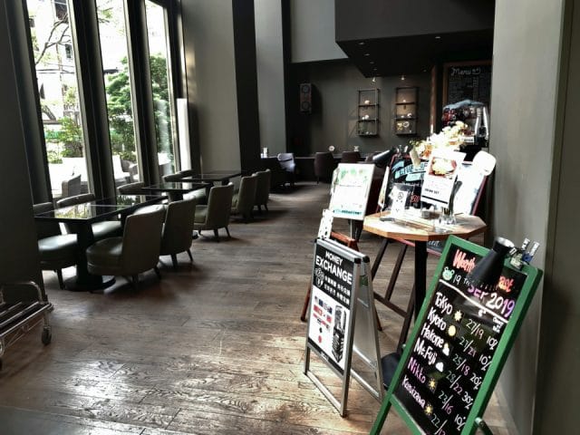 Live cafe G Shinjuku hotel lounge for event networking and breakout sessions.