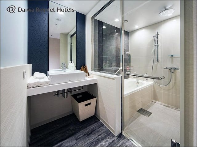 Modern accessible hotel bathroom in Daiwa Roynet Ginza, perfect for business travel stays.