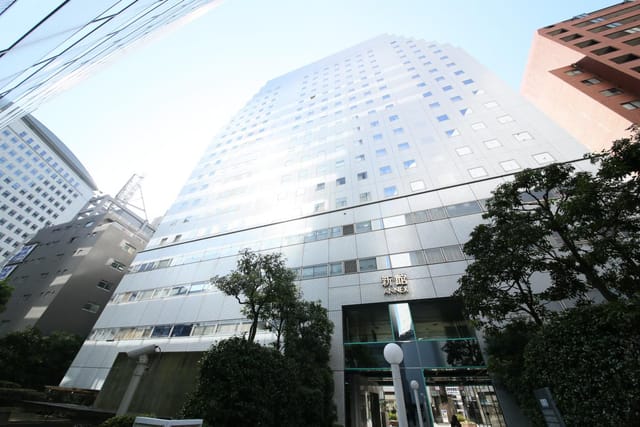 Shinjuku Washington Hotel bar, professional corporate venue for business meetings and conferences.
