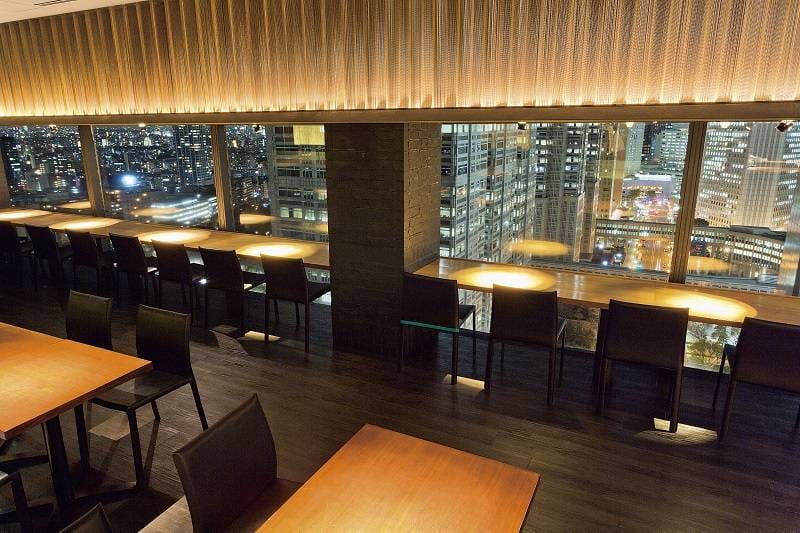 Steakhouse in Shinjuku Washington Hotel: Executive cocktail reception with city night view.