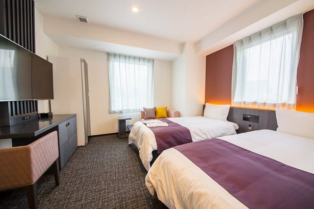 Henn na Hotel Tokyo Ginza twin guest room for corporate business travel and conference stays.