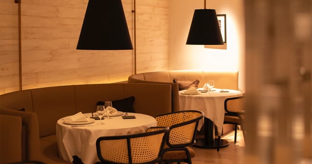VIP breakout session at Il Pinolo Aoyama featuring elegant, intimate booth seating.