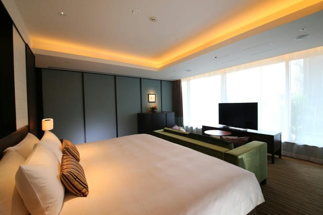Modern luxury executive suite at Hotel Allamanda Aoyama for VIP site inspections and roadshows.