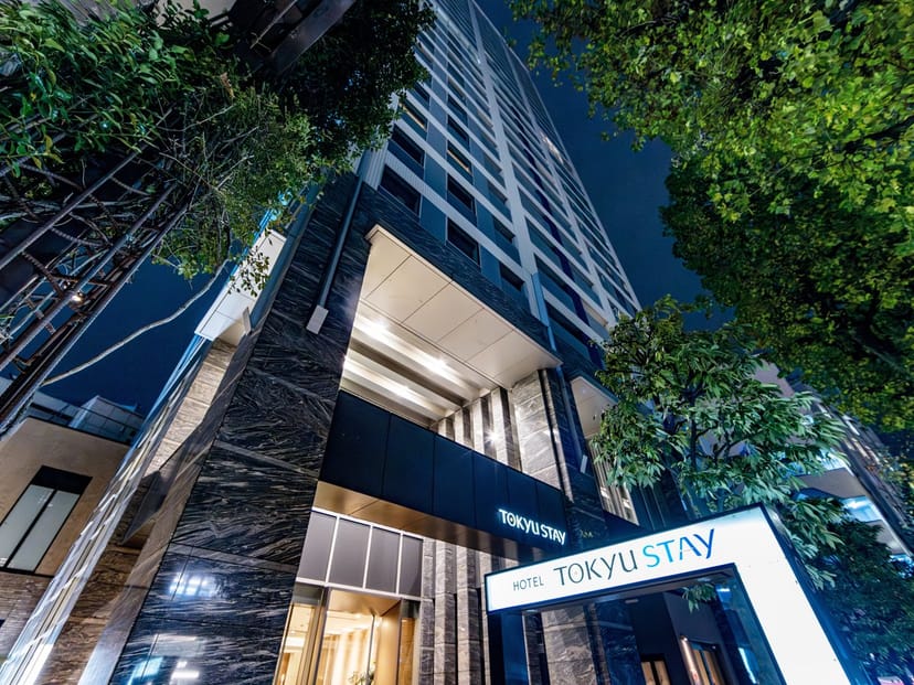 Sleek high-rise lounge at Tokyu Stay Aoyama Premier for corporate events and business meetings.