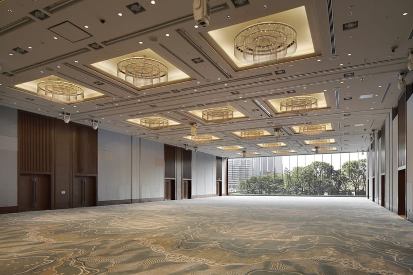 Ballroom at Palace Hotel Tokyo with natural light, ideal for corporate events and luxury weddings.
