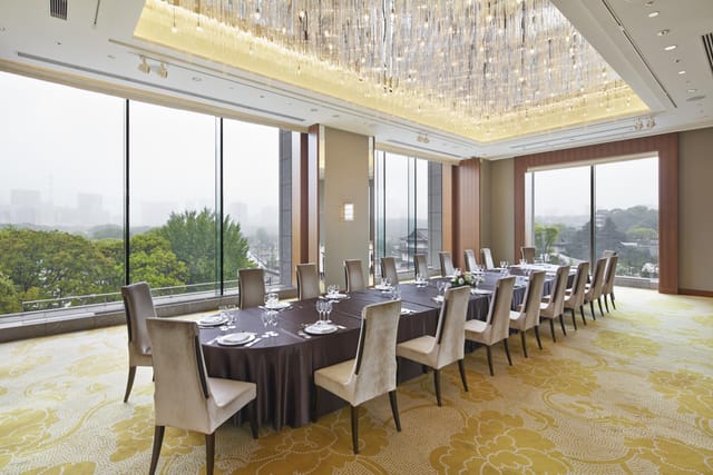 Yamabuki boardroom at Palace Hotel Tokyo with crystal chandelier for luxury corporate meetings.