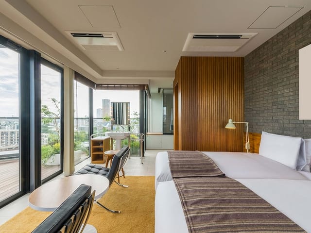 Modern VIP breakout room at Ebisu Holic Hotel for luxury corporate meetings and incentive travel.