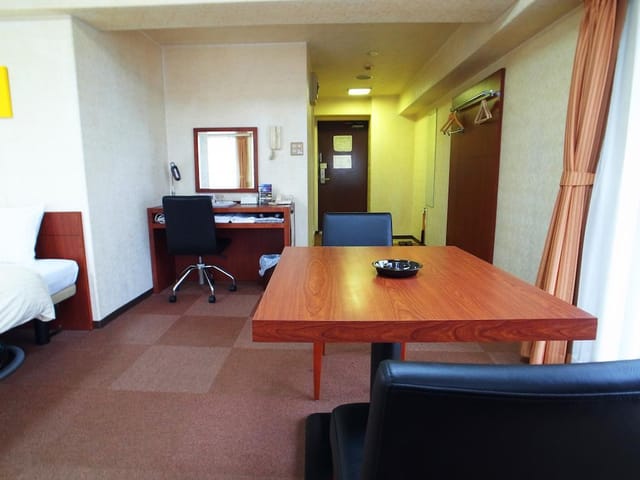 Hotel Mystays Premier Akasaka guest room meeting space for business travel and events.