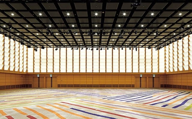 Hall B7 plenary space with acoustic ceilings, ideal for corporate conferences and gala events.