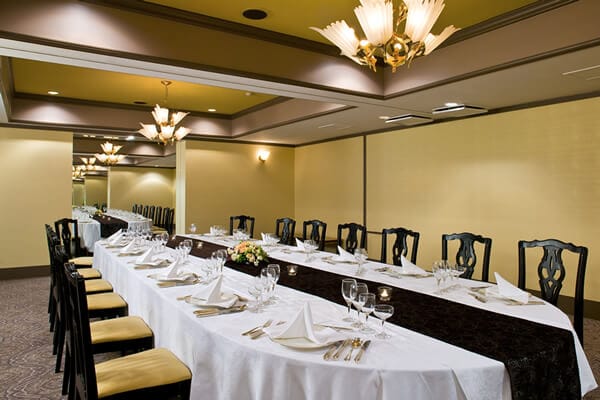U-shaped banquet hall at Rembrandt Hotel Tokyo Machida for corporate meetings and event catering.