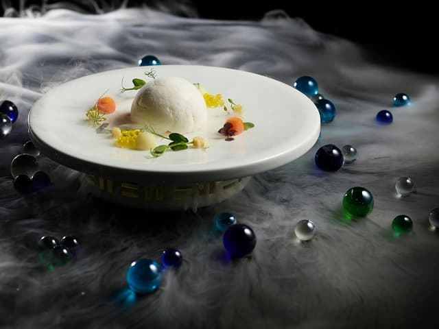 Tapas Molecular Bar