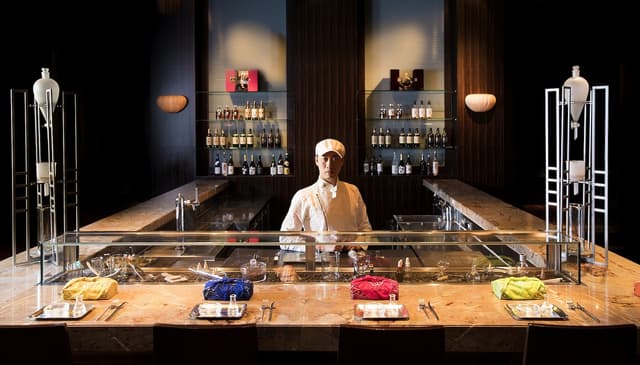 Tapas Molecular Bar