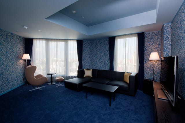 Modern hotel suite for private VIP business meetings and high-level corporate breakout sessions.