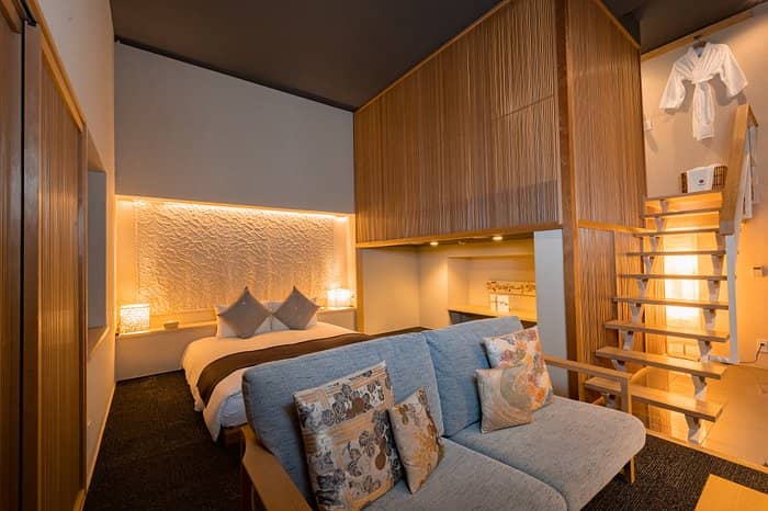 Luxury VIP suite lounge in Roppongi hotel featuring lofted layout for executive business events.