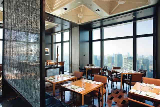 Mandarin Bar event space with floor-to-ceiling city views for executive luncheons and VIP dinners.