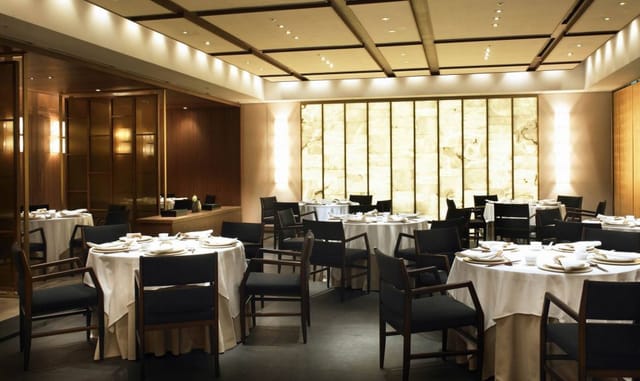 Private dining room at The Parkview, Seoul Shilla Hotel, for upscale corporate events and meetings.